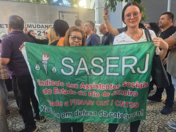 Diretoria do SASERJ participa de grande ato por recomposição salarial dos servidores, na Alerj